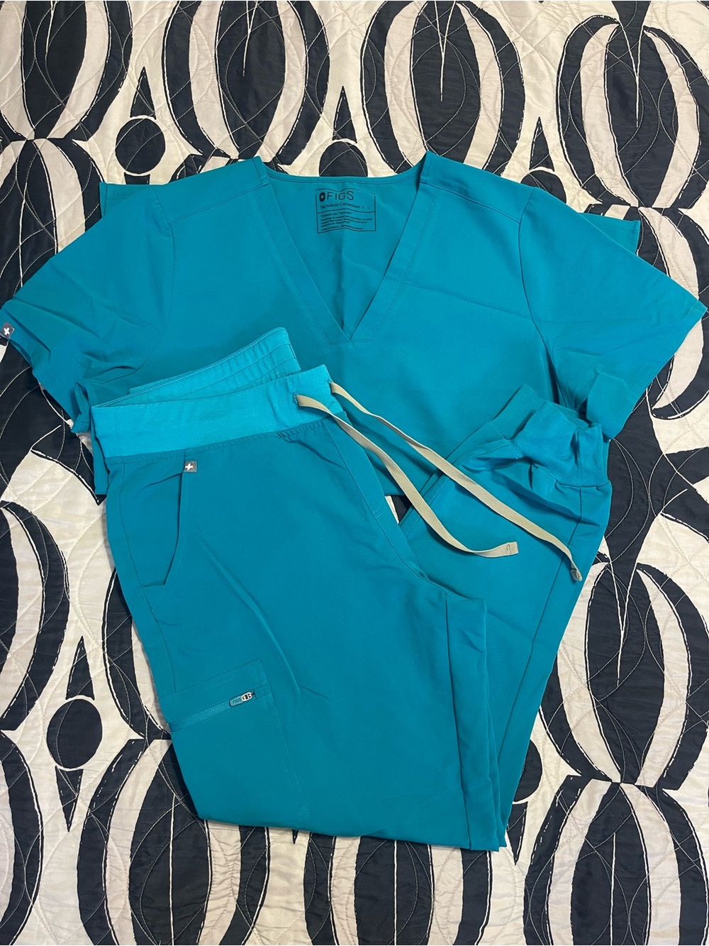 FIGS Women’s Teal Set – Casma Top & Zamora Joggers Size Large